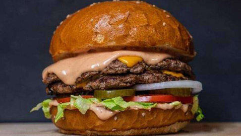 البرجر.. و4 وجبات سريعة لن تدمر نظامك الغذائي