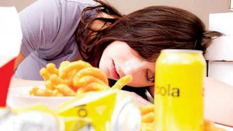 ماذا نفعل عند الشعور بالنعاس بعد الأكل؟