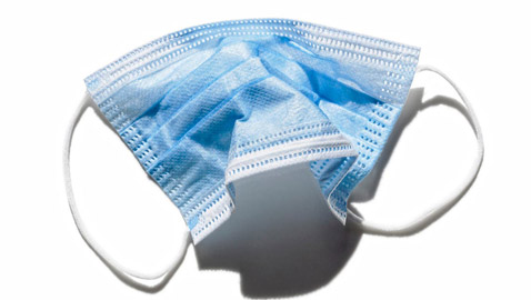 انتبه.. الكمامة المستعملة أكثر خطورة من المشي بدونها!