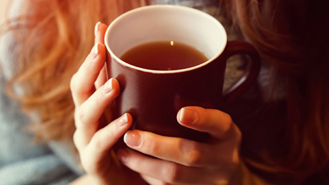 لتجنب الشعور بالثقل ومشكلات الهضم.. إليكم 5 مشروبات للمعدة الفارغة