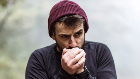 لا علاقة للطقس البارد.. سبب عجيب قد يكون وراء برودة اليدين والقدمين