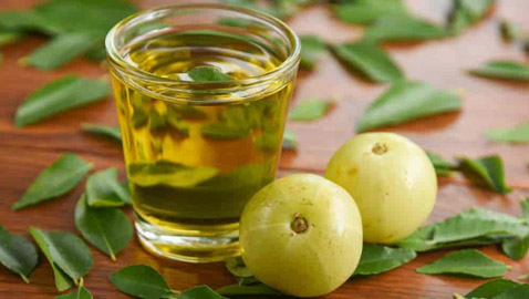 ما هو زيت ثمرة النيم؟ وكيف يساعد في العناية بالبشرة؟