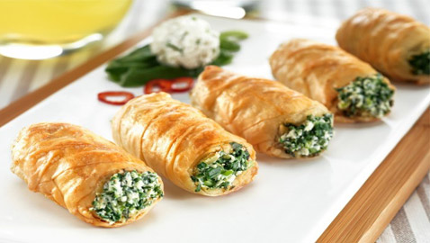 إليكم طريقة تحضير رولات السبانخ والجبن الشهية