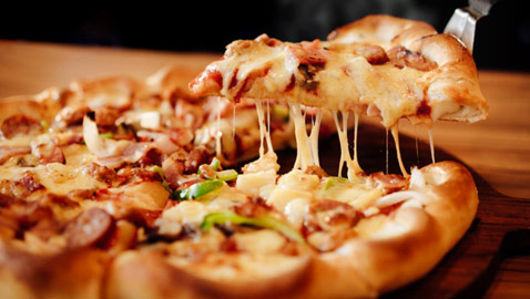 احذروا تناول البيتزا المجمدة كل يوم.. لهذه الأسباب!