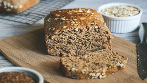 تريد تناول خبز صحي دون الشعور بالذنب؟ إليك وصفة خبز الشوفان الشهي