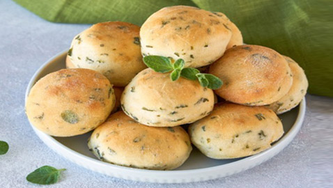 إليكم طريقة تحضير معجنات الزعتر الأخضر الشهية والمميزة