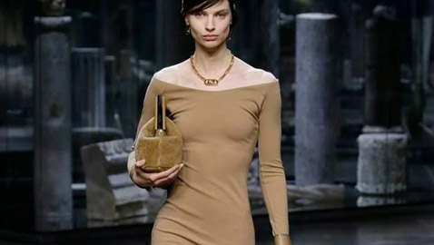 الفستان التريكو نجم موضة الخريف