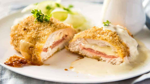 إليكم طريقة تحضير الكوردون بلو الفاخرة اللذيذة.. وأسرار نجاح الوصفة