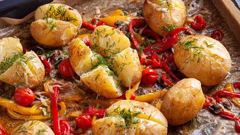 مهروسة بالجبن والثوم أو مطهية بطاجن في الفرن.. وصفات مختلفة ستعيد اكتشافك للبطاطس بالمطبخ