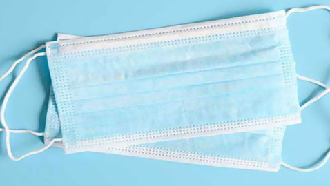 طبيب روسي يوضح فترة ارتداء الكمامات القابلة لإعادة الاستخدام