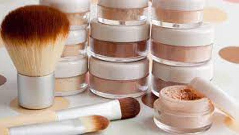 تعرفي على فوائد البودرة المعدنية لبشرتك