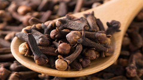 إليكم 10 فوائد طبية غريبة للقرنفل.. لكن يحذر تناوله على هؤلاء!