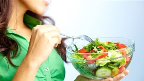 عادات يومية ذات تأثير سلبي على عملية التمثيل الغذائي