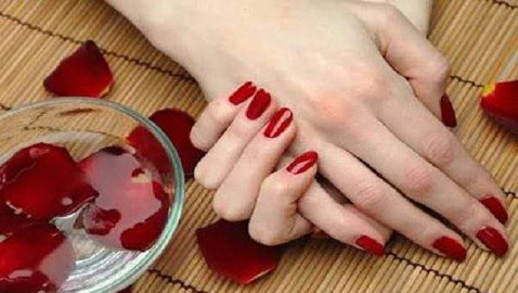 أفضل 6 خلطات لتبيض اليدين في يوم واحد فقط