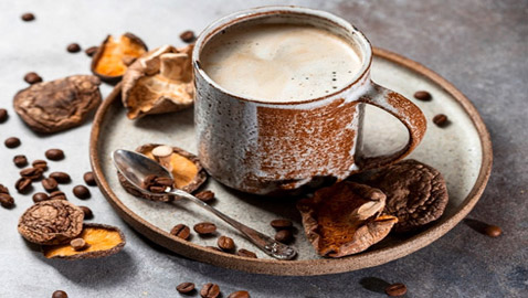 نفس المذاق مع خصائص وفوائد صحية مميزة.. ماذا تعرف عن قهوة الفطر؟