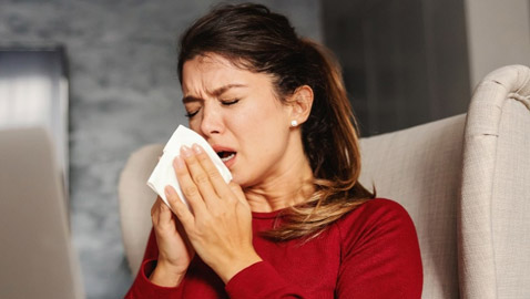 10 طرق طبيعية تمكنكم من السيطرة على نزلات البرد وعلاجها بسرعة