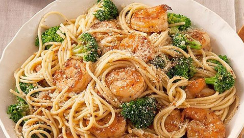 إليكم طريقة تحضير سباغيتي بالثوم والروبيان والبروكلي الشهي