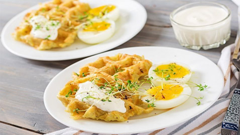 إليكم طريقة تحضير وافل البطاطس مع البيض لفطور صحي لأطفالكم