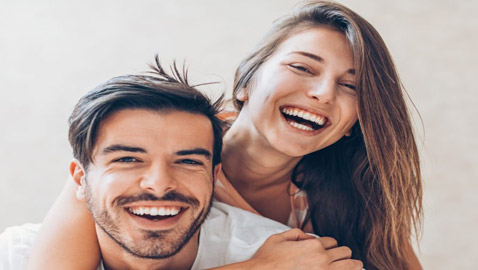 حتى لو كانت مزيفة فمفعولها سحري.. تعرفوا إلى 5 فوائد للابتسامة