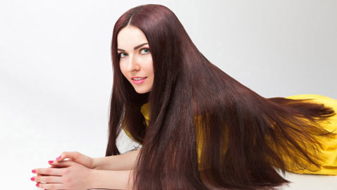 لشعرٍ صحي وطويل.. حضّري قناع الكاري وزيت الليمون من المنزل