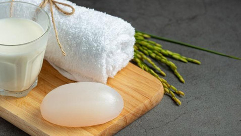 6 فوائد سحرية لحليب الماعز لحل مشاكل البشرة