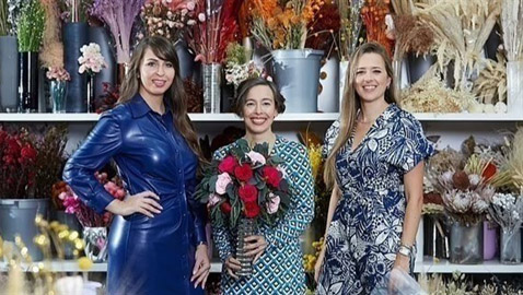 شركة تطور أزهاراً تعيش على مدار العام