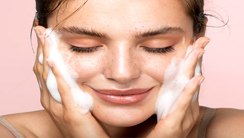 11 نصيحة مقدمة من أطباء الجلدية للحصول على بشرة صحية ومتوهجة