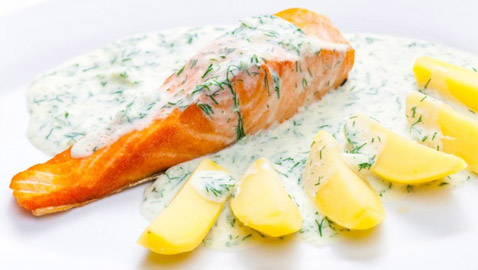 إليكم طريقة تحضير السلمون بصلصة الشبت الشهي والمميز