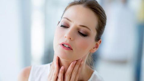 10 أغذية طبيعية تعالج التهاب الحلق