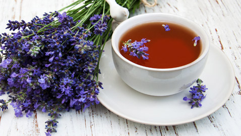 يقوي المناعة ويعزز القدرة على النوم.. 6 فوائد صحية لتناول شاي اللافندر