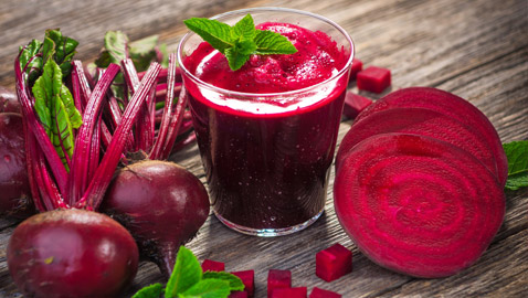 لذيذ ويحمي من الأنيميا وأمراض القلب.. 6 فوائد مذهلة لعصير الشمندر