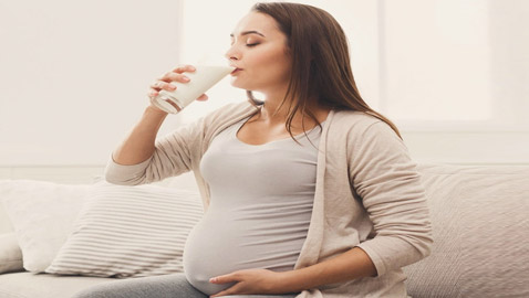 8 مشروبات لتناولها وأخرى لتجنبها أثناء الحمل للحفاظ على صحتك وصحة جنينك