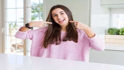 أطعمة يجب تناولها يومياً للحصول على أسنان قوية وصحية