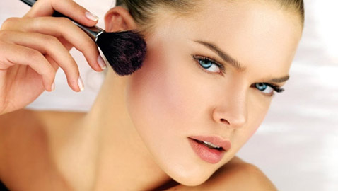 للمسة توريد طبيعية.. أفضل أنواع أحمر الخدود السائلة