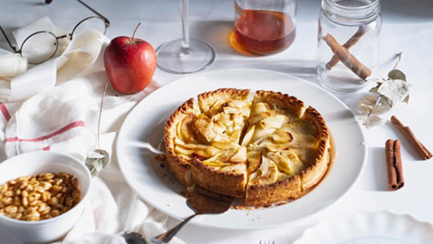 طريقة تحضير فطيرة التفاح بالقرفة والزنجيل