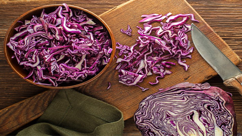 الوقاية من الأمراض والحفاظ على البشرة.. إليكم فوائد الملفوف الأحمر المذهلة