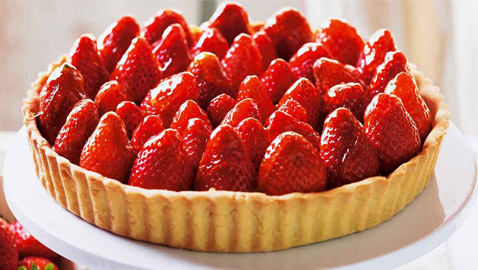 إليكم طريقة تحضير تارت عيد الحب بالفراولة الشهية