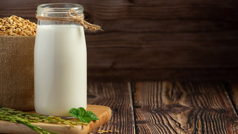 أعراض حساسية اللاكتوز وبدائل لتجنب الانتفاخ