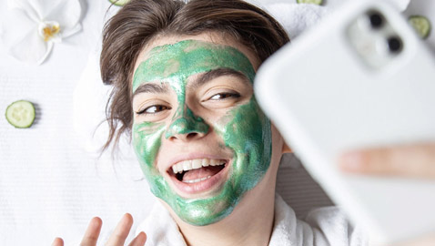 إليكم وصفات منزلية مدهشة لتحضير ماسك الكولاجين المعزز لشباب البشرة
