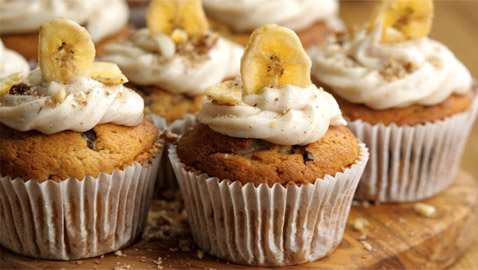 أنقذوا الموز الناضج من مصير مؤسف.. إليكم وصفة كاب كيك الموز الشهية