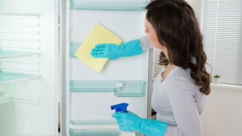نصائح لتنظيف ثلاجتك والتخلص من الروائح الكريهة