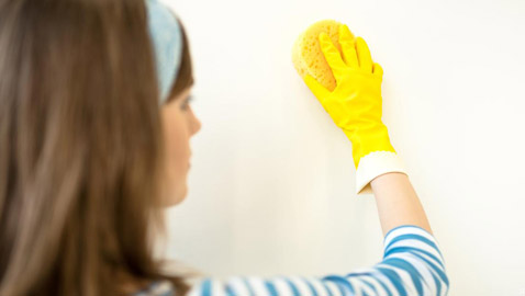 4 خطوات لتنظيف الجدران دون إتلاف الطلاء
