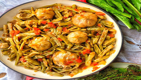 إليكم طريقة تحضير لوبيا بزيت.. غداء نباتي طيب مناسب للصيام