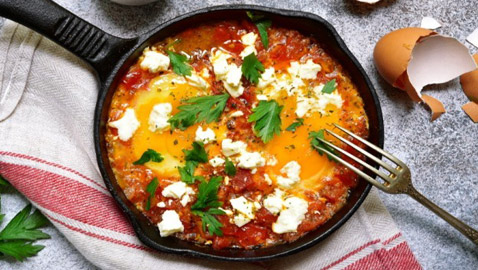 إليكم وصفة البيض بالطماطم لسحور رمضاني سهل وطيب