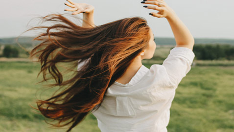 إليكم 10 نصائح مدهشة لتحفيز نمو الشعر والعناية به في استقبال الربيع