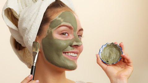 إليكم 7 مستحضرات عناية بالبشرة نستعملها بشكل خاطئ..!