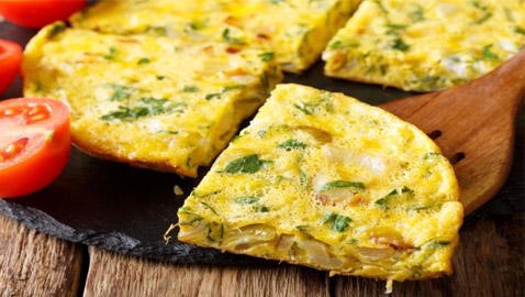 إليكم طريقة تحضير عجة بالبقدونس مشوية لسحور صحي وسريع