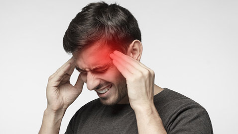 أسباب الصداع أثناء ساعات الصيام في رمضان وطرق تجنبه وعلاجه