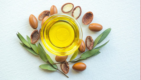 لماذا يجبُ عليكِ استخدام زيت الأرغان على شعرك قبل تصفيفه بالحرارة؟