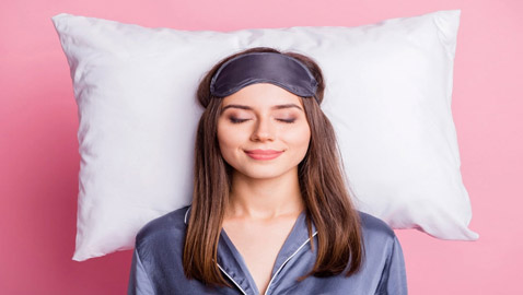 منها التعويض بالقيلولة أو في العطلة.. 8 أساطير عن النوم لا صحة لها